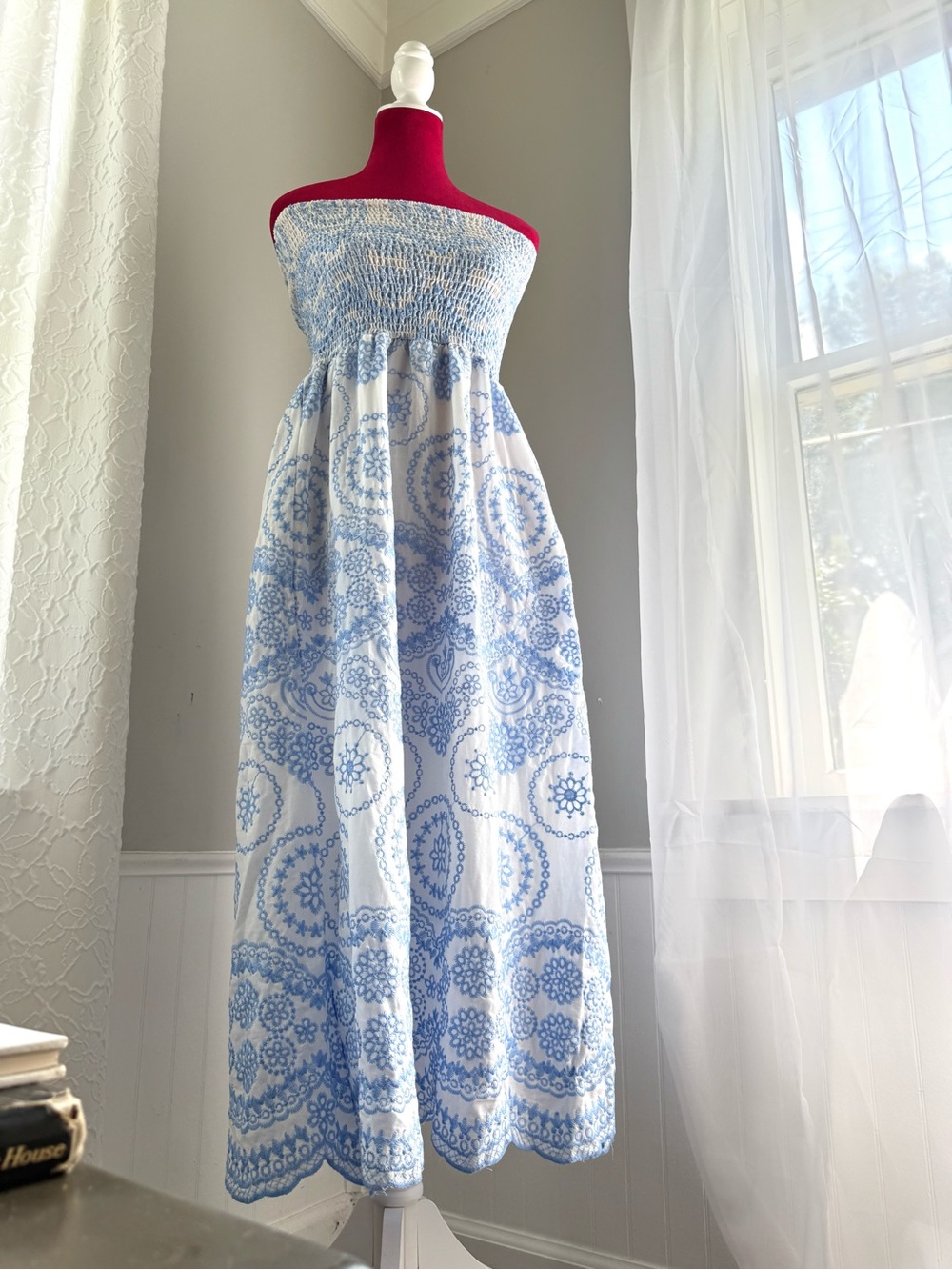 Ana & Rose Women’s Strapless Smocked Summer Dress Size Small Blue & White NWOT